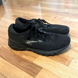 Brooks Adrenaline size 13
